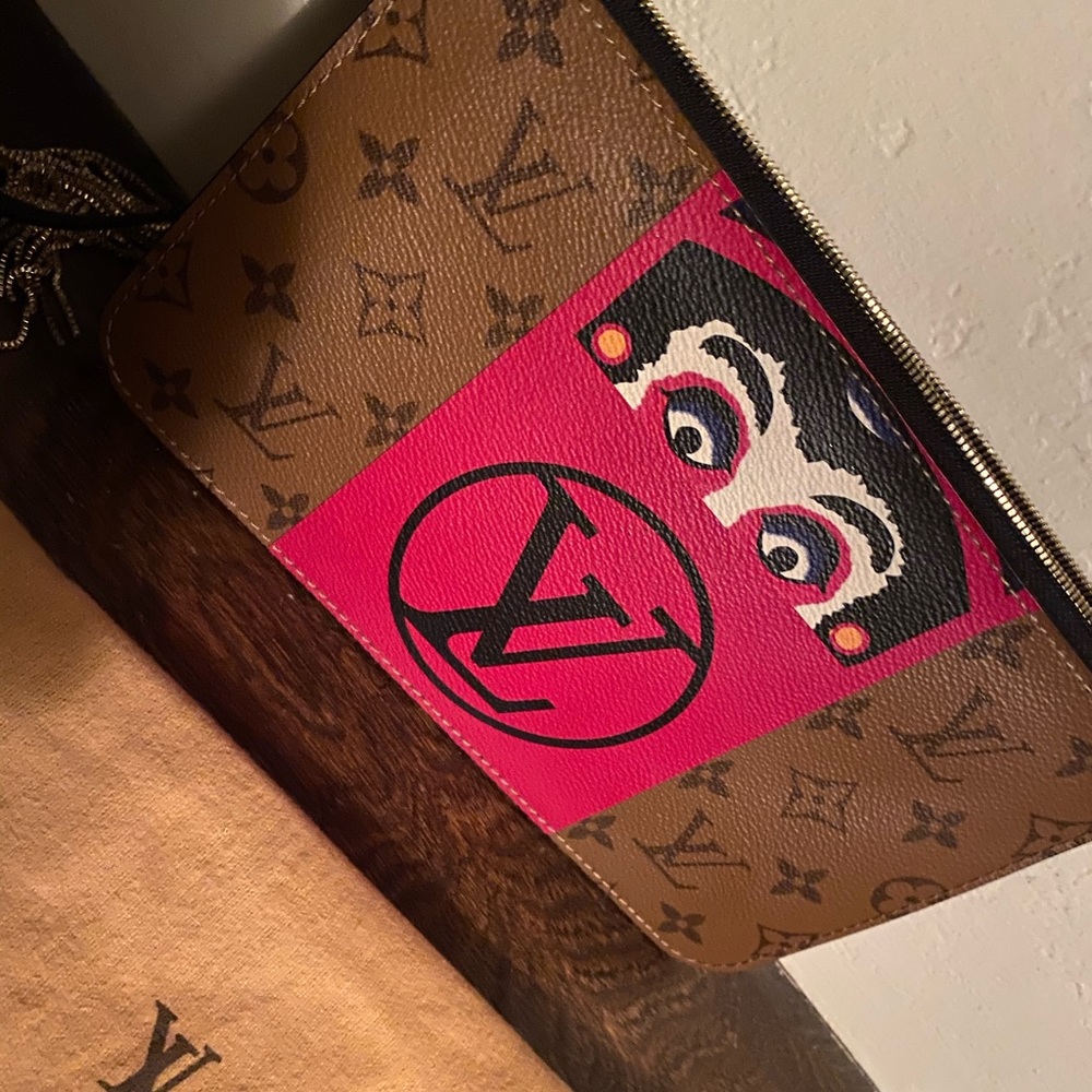 Lv pouch